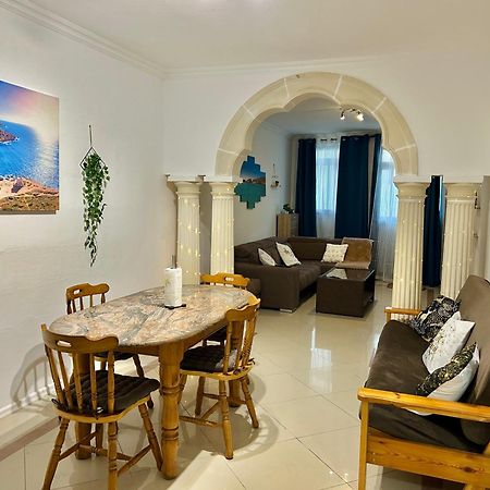 Beach Front 3-Bedroom Holiday Home Mellieħa Buitenkant foto