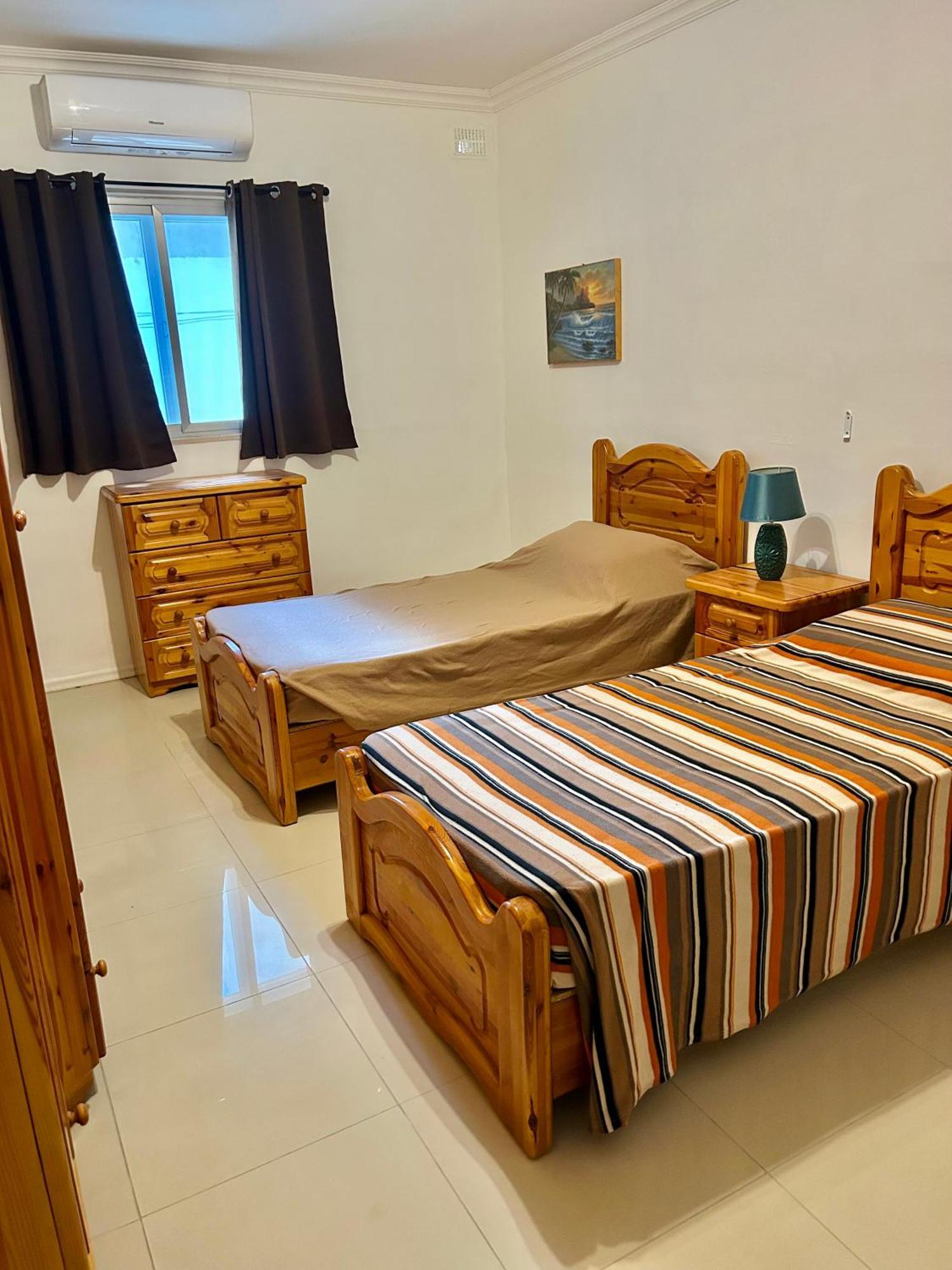Beach Front 3-Bedroom Holiday Home Mellieħa Buitenkant foto