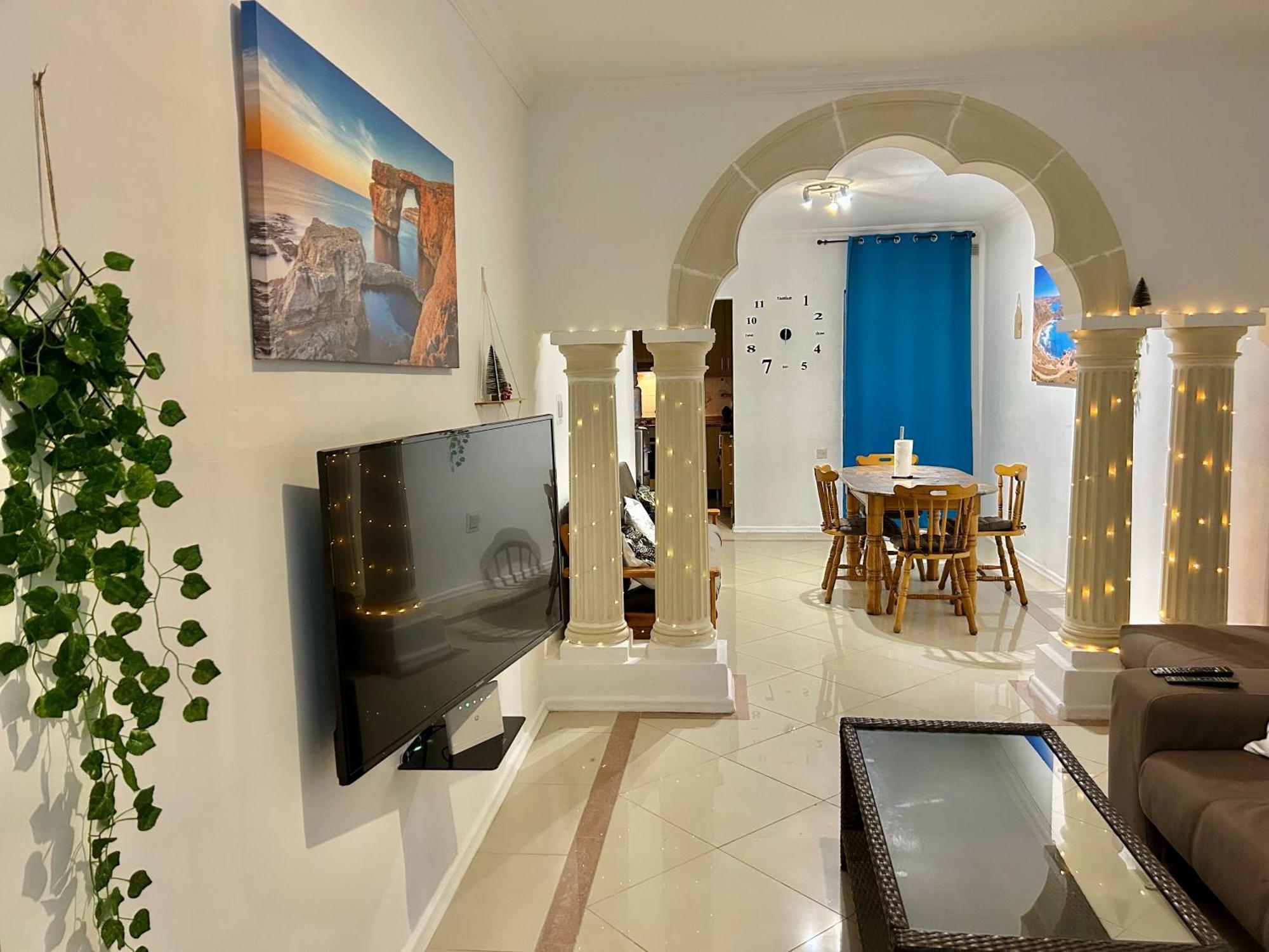 Beach Front 3-Bedroom Holiday Home Mellieħa Buitenkant foto