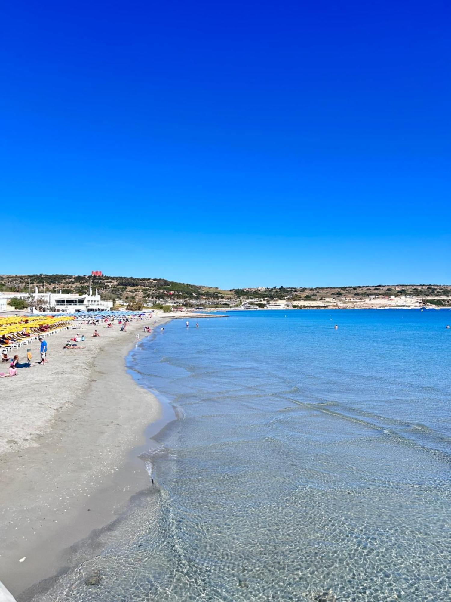 Beach Front 3-Bedroom Holiday Home Mellieħa Buitenkant foto