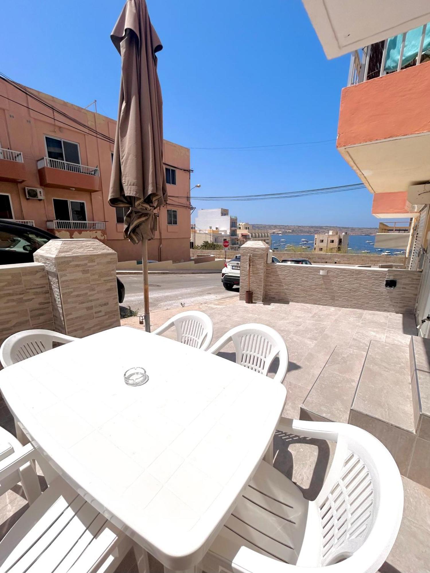 Beach Front 3-Bedroom Holiday Home Mellieħa Buitenkant foto